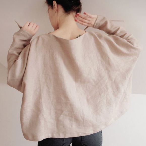 🌟HOST PICK!🌟 Ivetta Bauman Linen 🌿 Oversized Beige Kimono Top - Picture 4 of 7